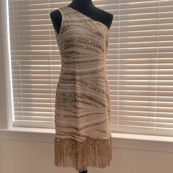 NWT - Stunning Cocktail Dress 👗 Size Large 💛🤍 - Picture 7 of 7